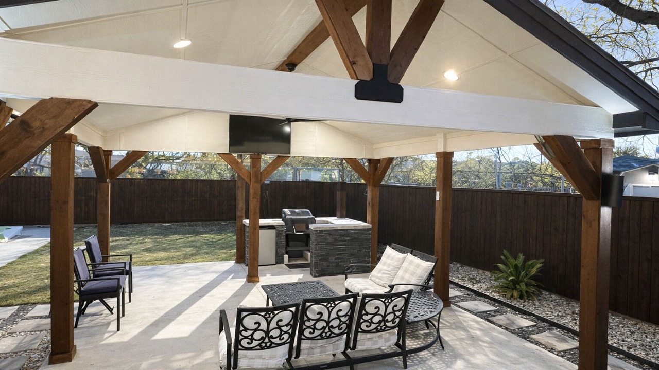 Photo of Patio Balcony in Garland