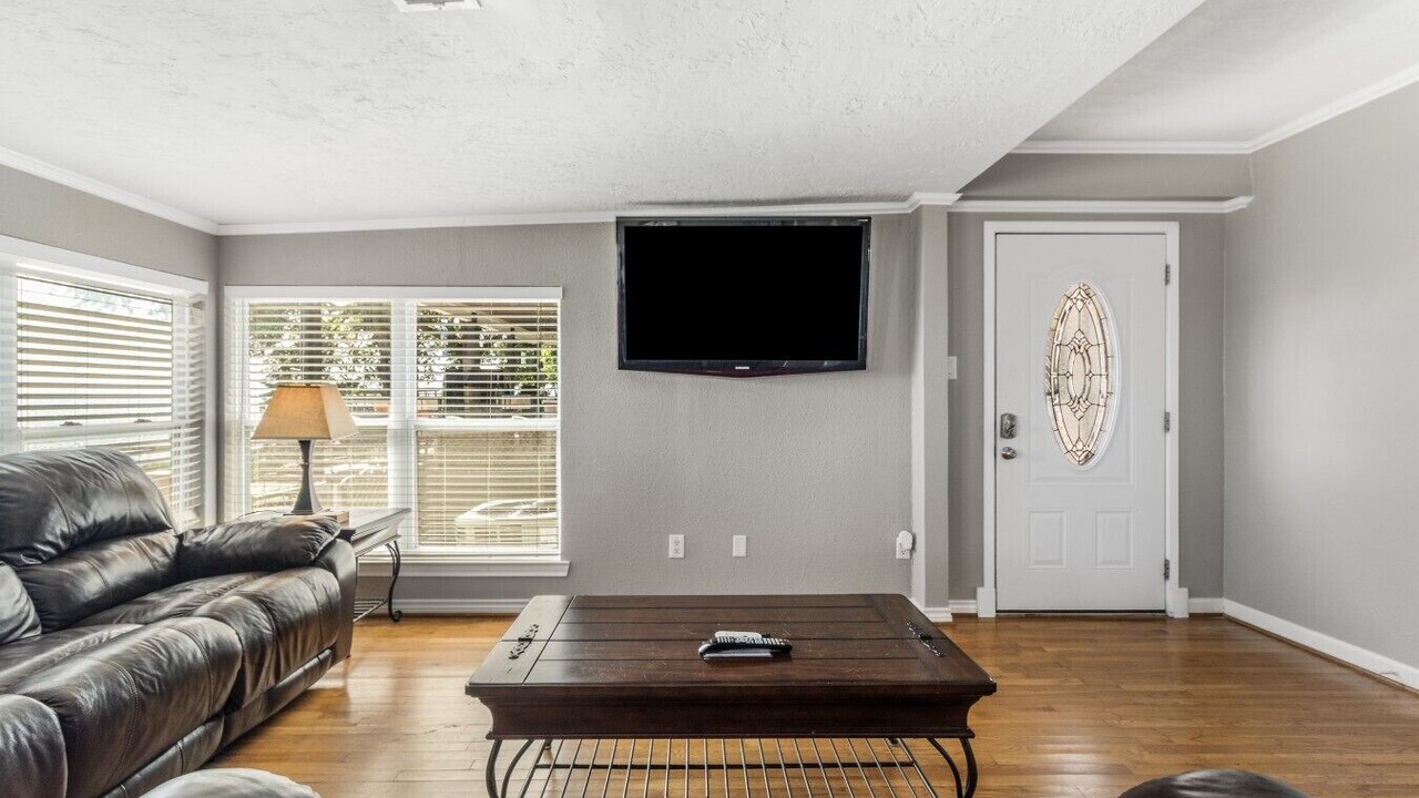 Photo of Bedroom in West Livingston