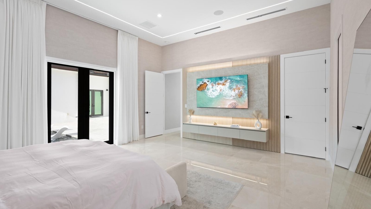 Photo of Bedroom in Ludlam