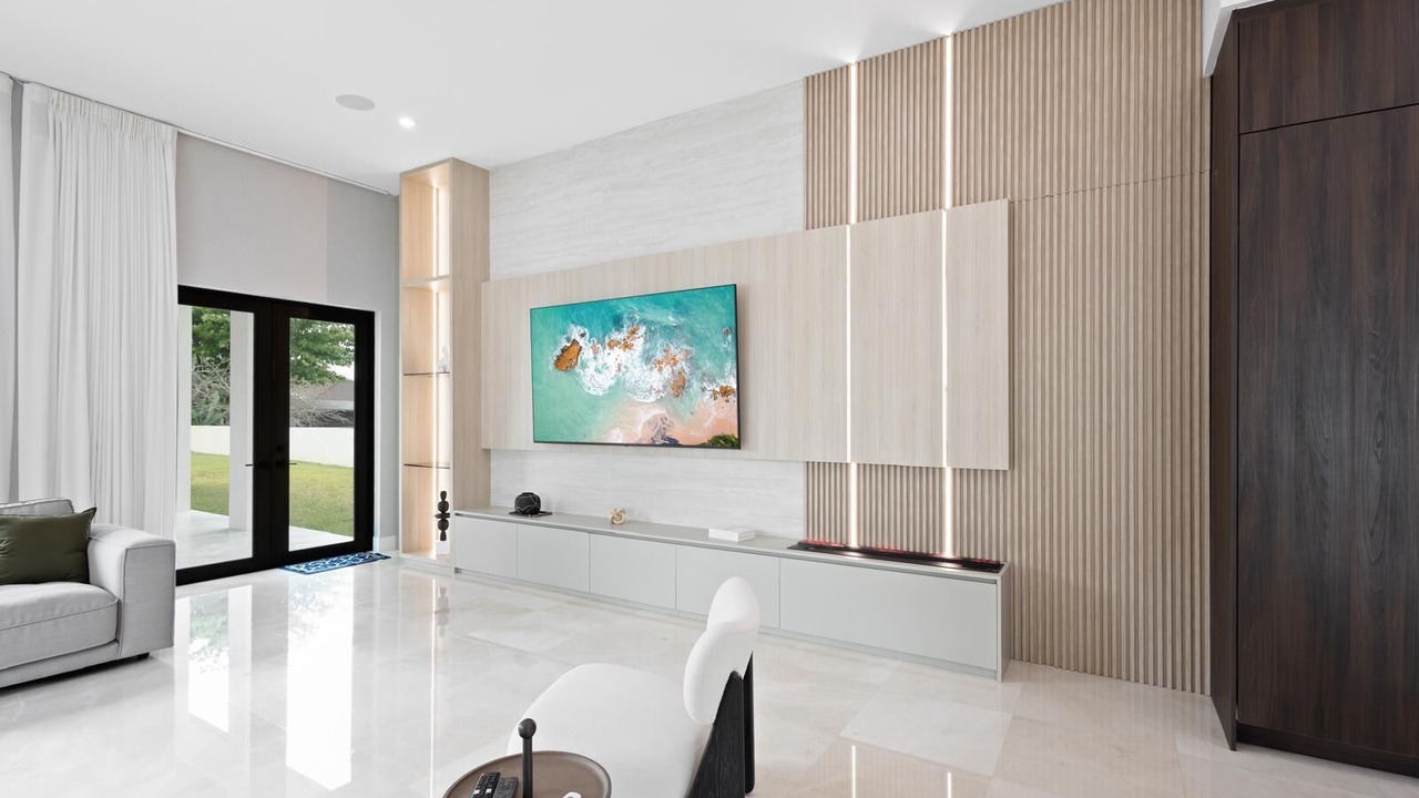 Photo of Livingroom in Ludlam