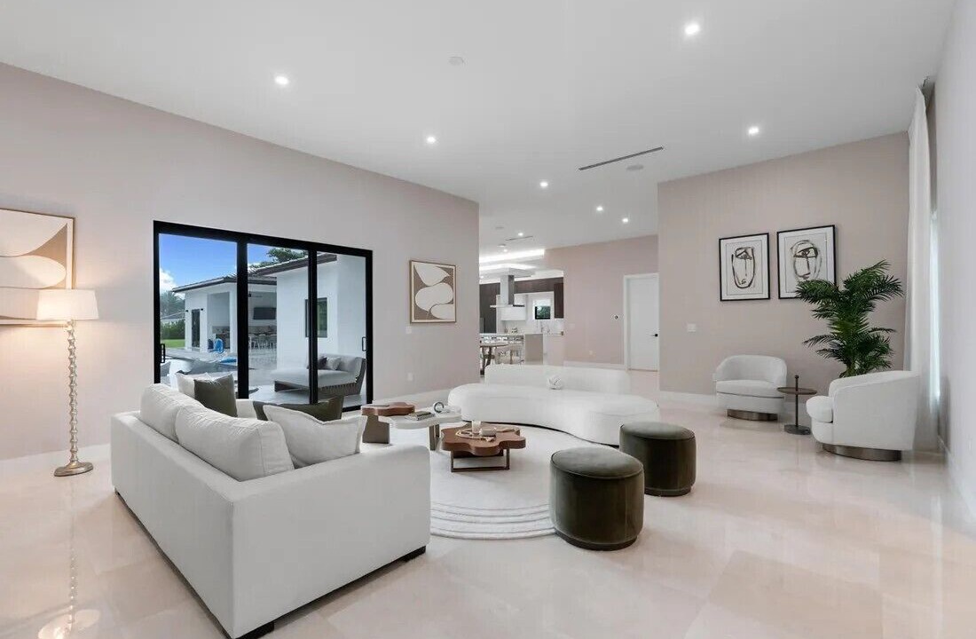 Photo of Livingroom in Ludlam