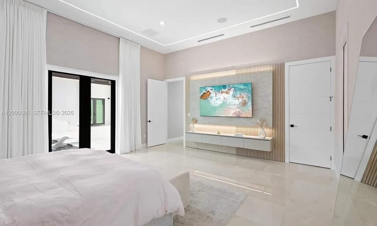 Photo of Bedroom in Ludlam