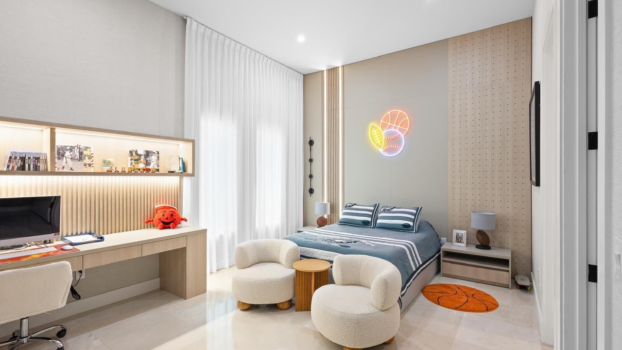 Photo of Bedroom in Ludlam