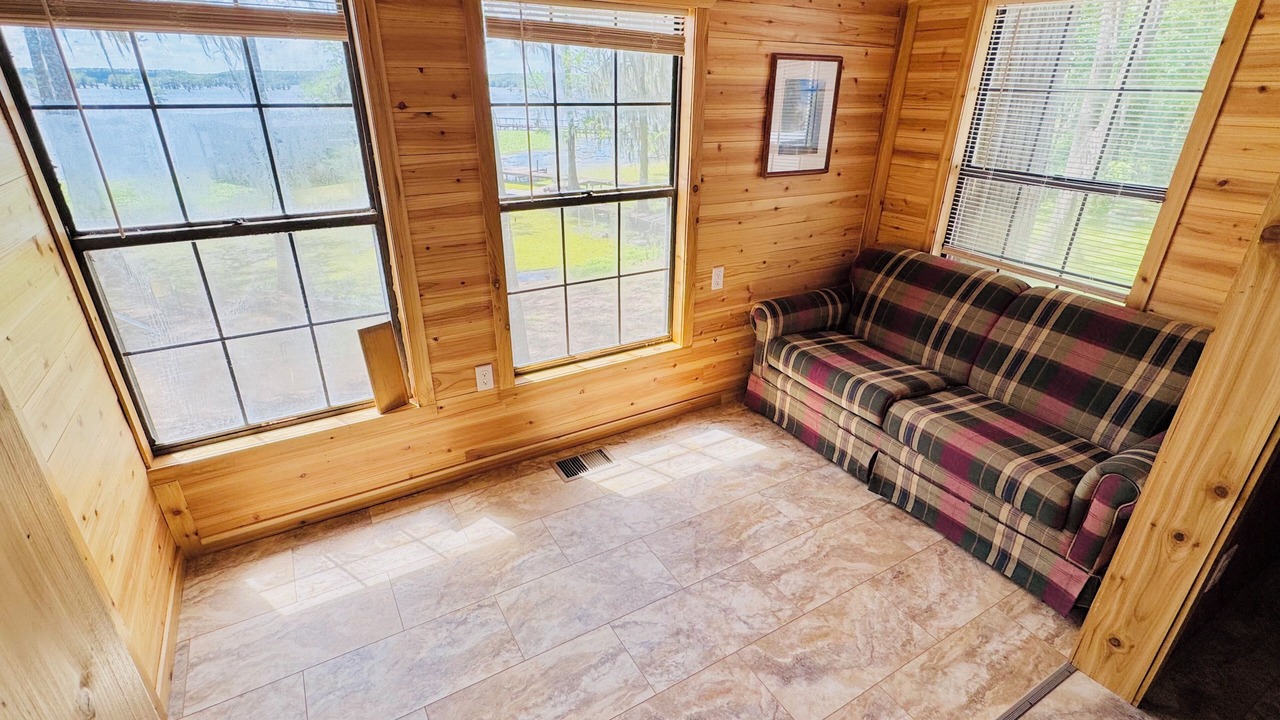 Photo of Livingroom in Jonesville