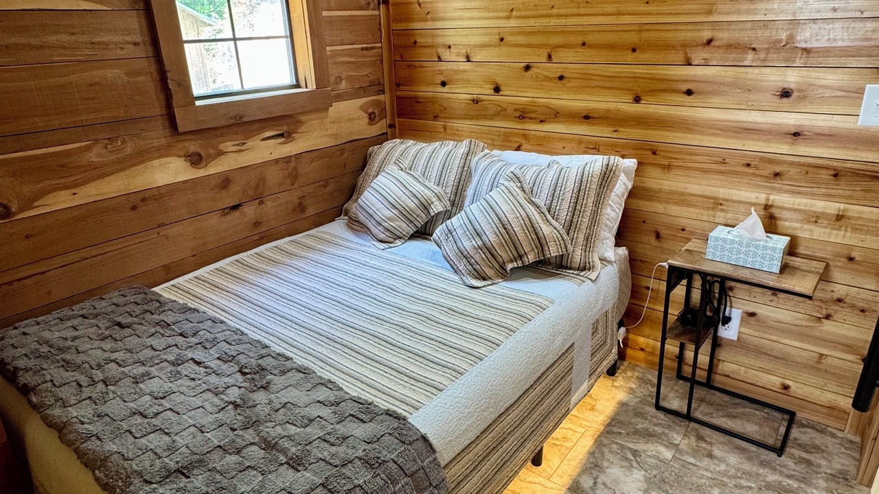 Photo of Bedroom in Jonesville