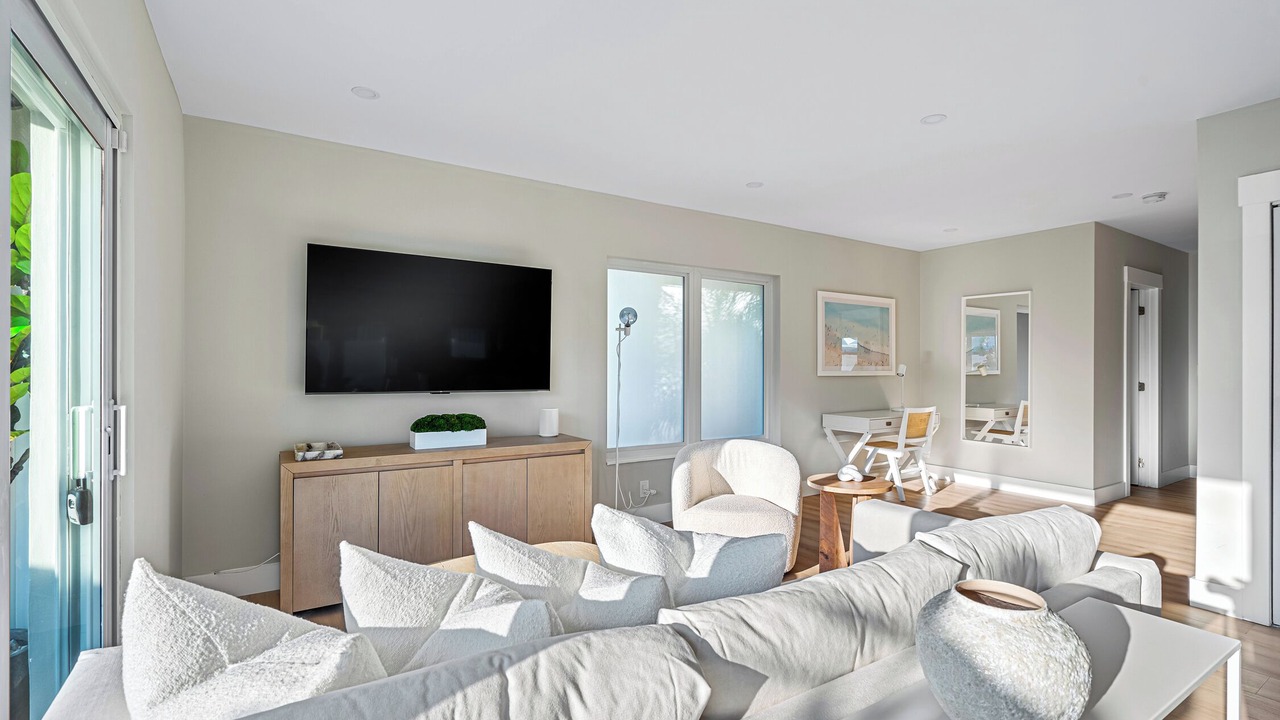 Photo of Livingroom in Lauderdale Beach