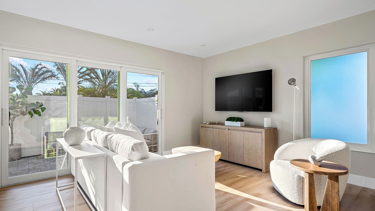 Photo of Livingroom in Lauderdale Beach