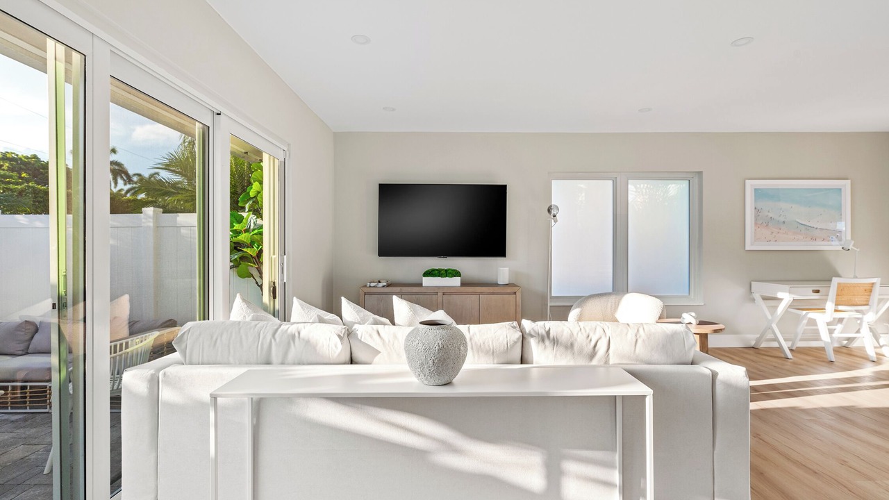 Photo of Livingroom in Lauderdale Beach