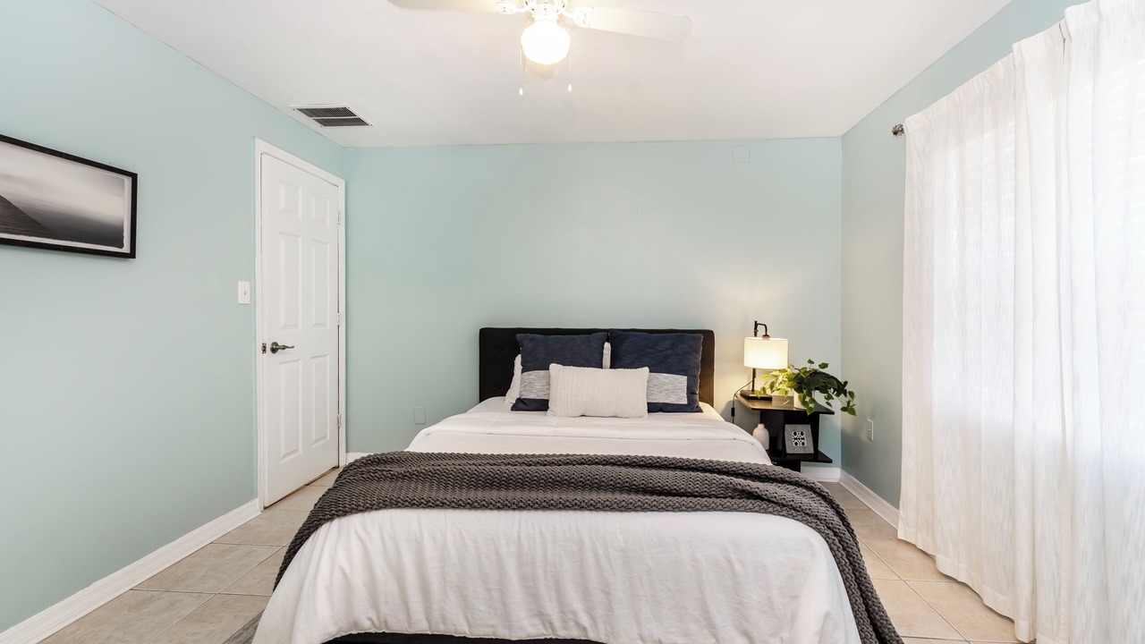 Photo of Bedroom in United Central