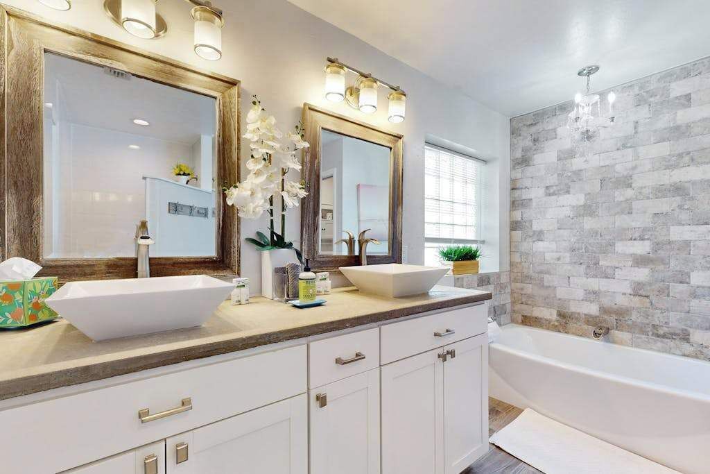 Photo of Bathroom in Diplomat