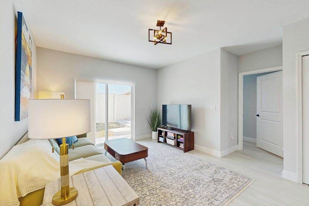 Photo of Livingroom in Englewood East