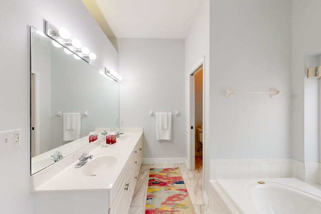 Photo of Bathroom in Crown Pointe