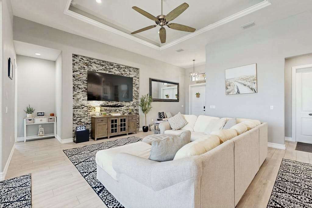 Photo of Livingroom in Edgewater