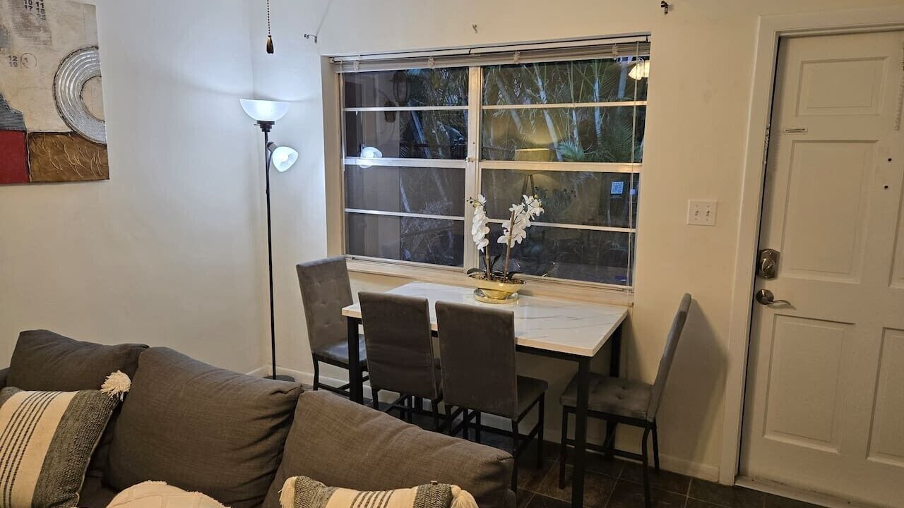 Photo of Livingroom in Sailboat Bend