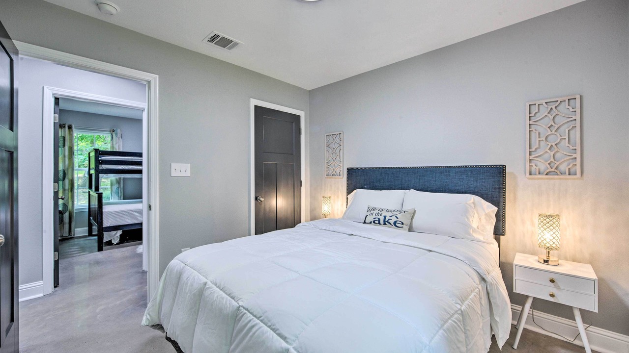 Photo of Bedroom in Avinger