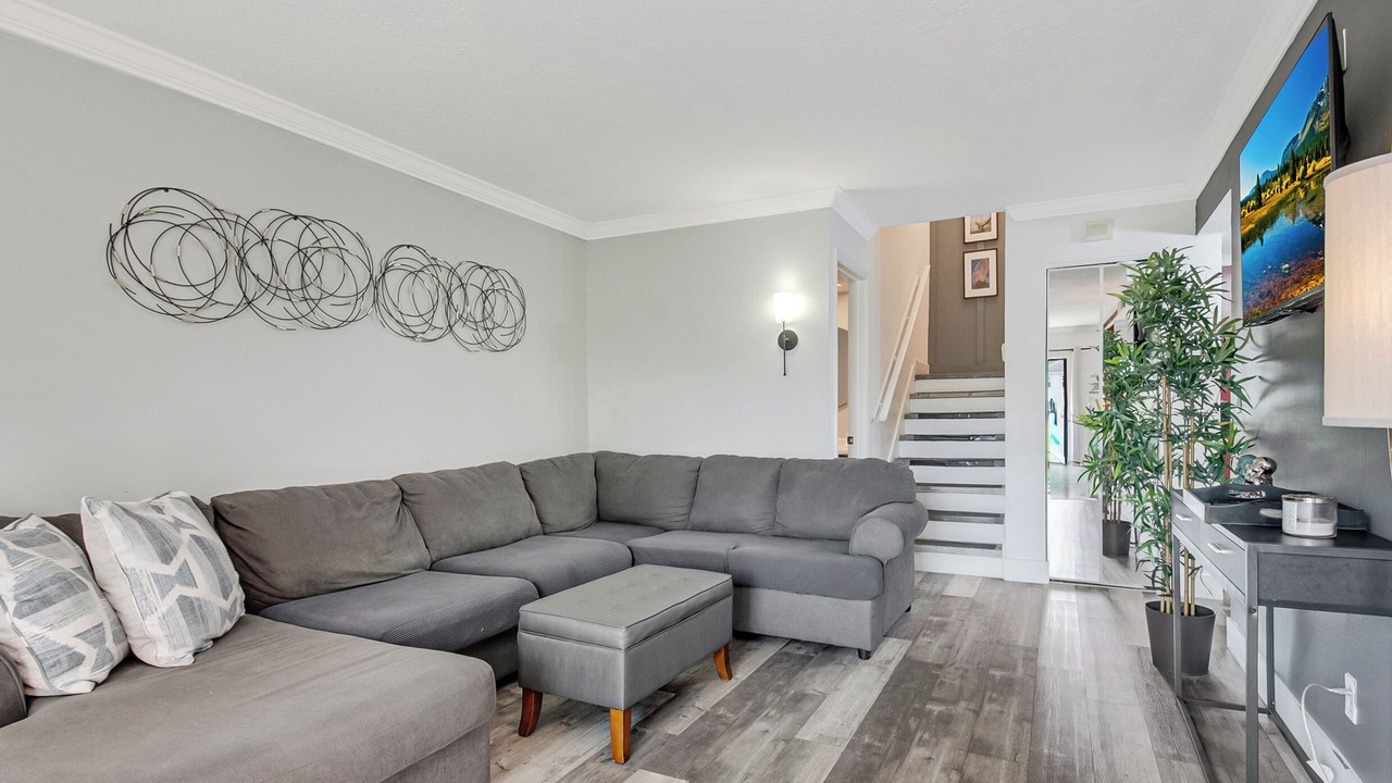 Photo of Livingroom in Florida Center North