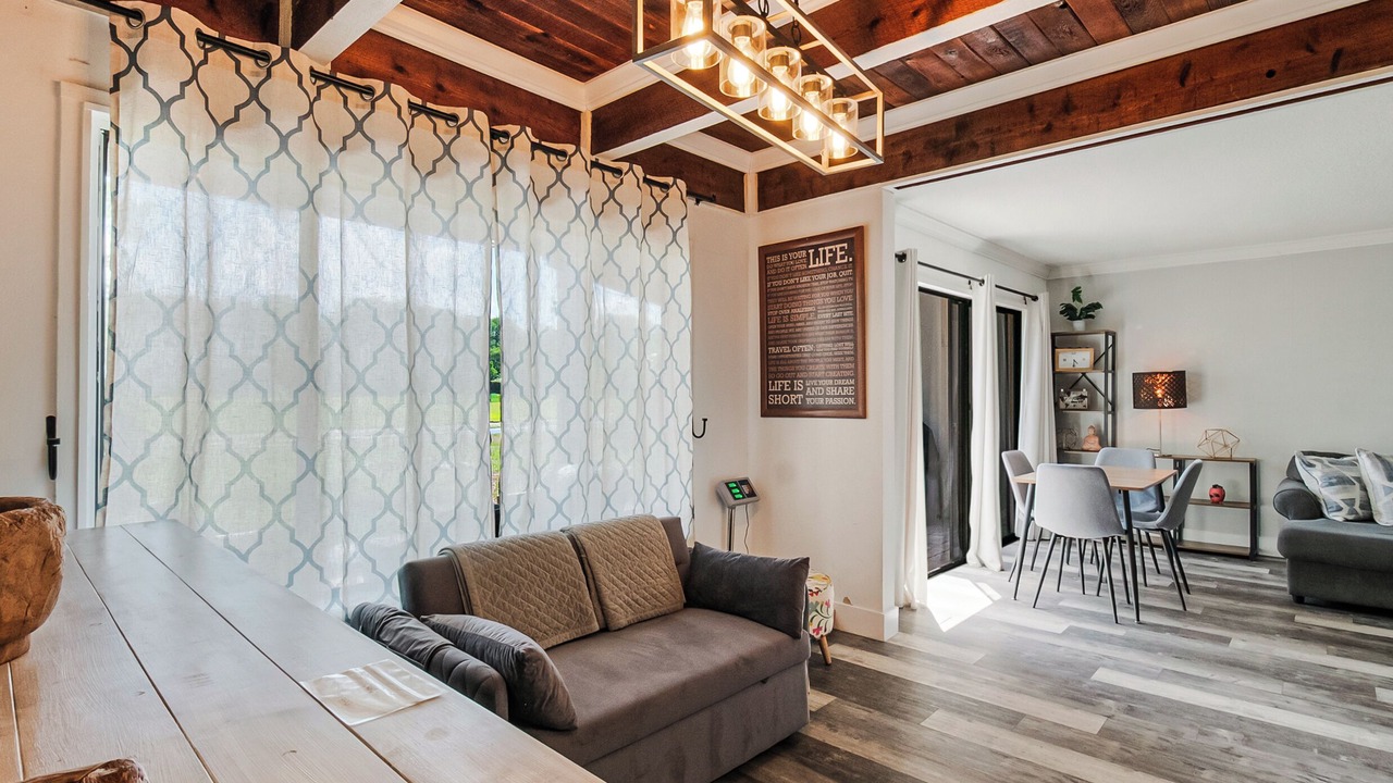 Photo of Livingroom in Florida Center North