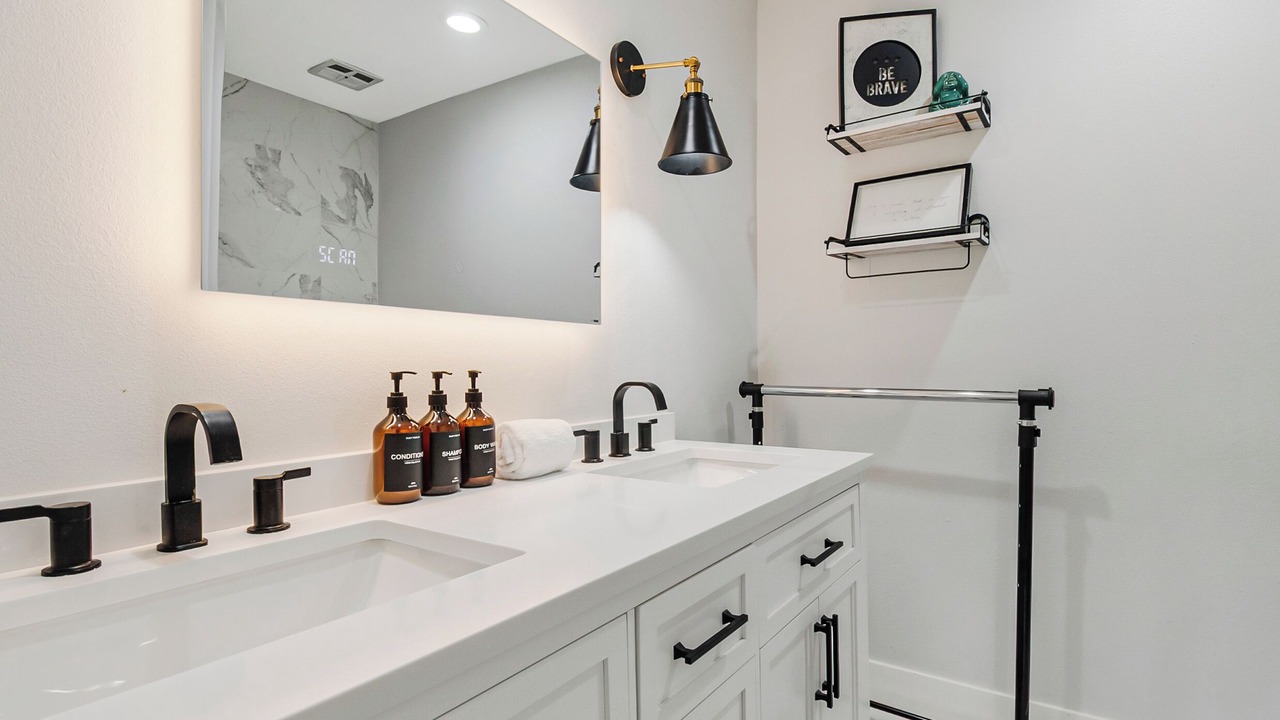 Photo of Bathroom in Florida Center North