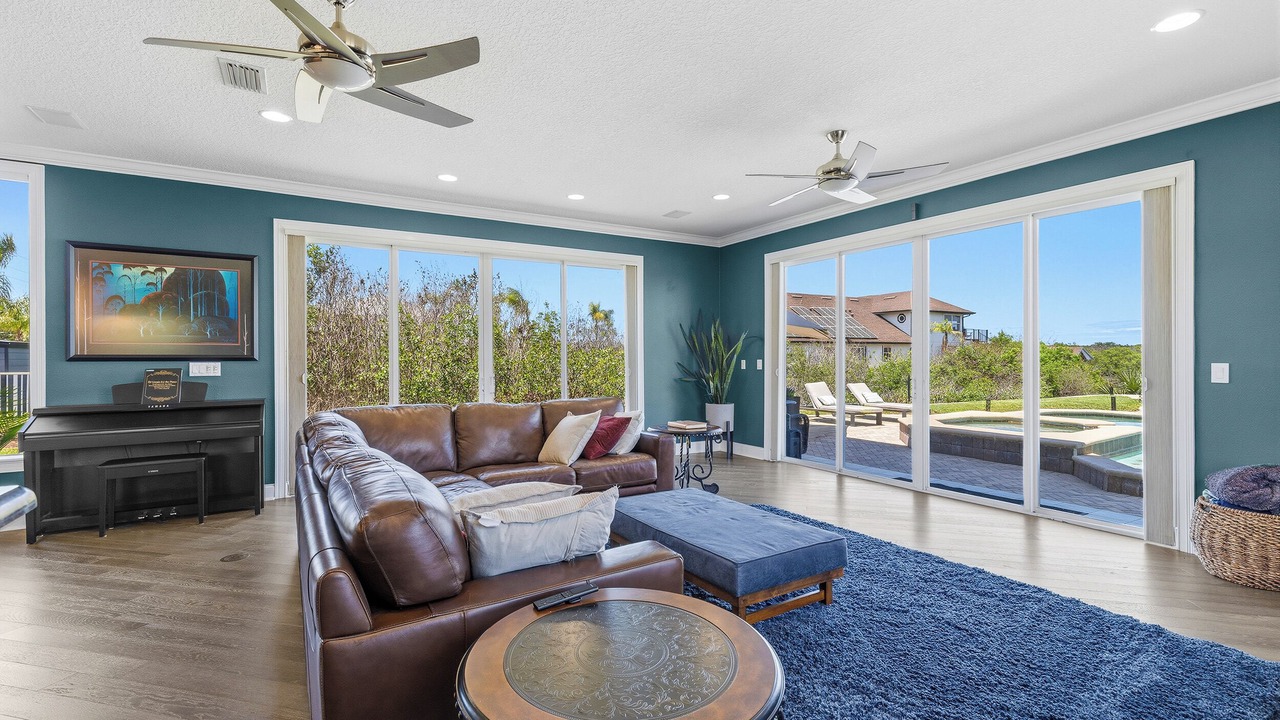 Photo of Livingroom in Edgewater