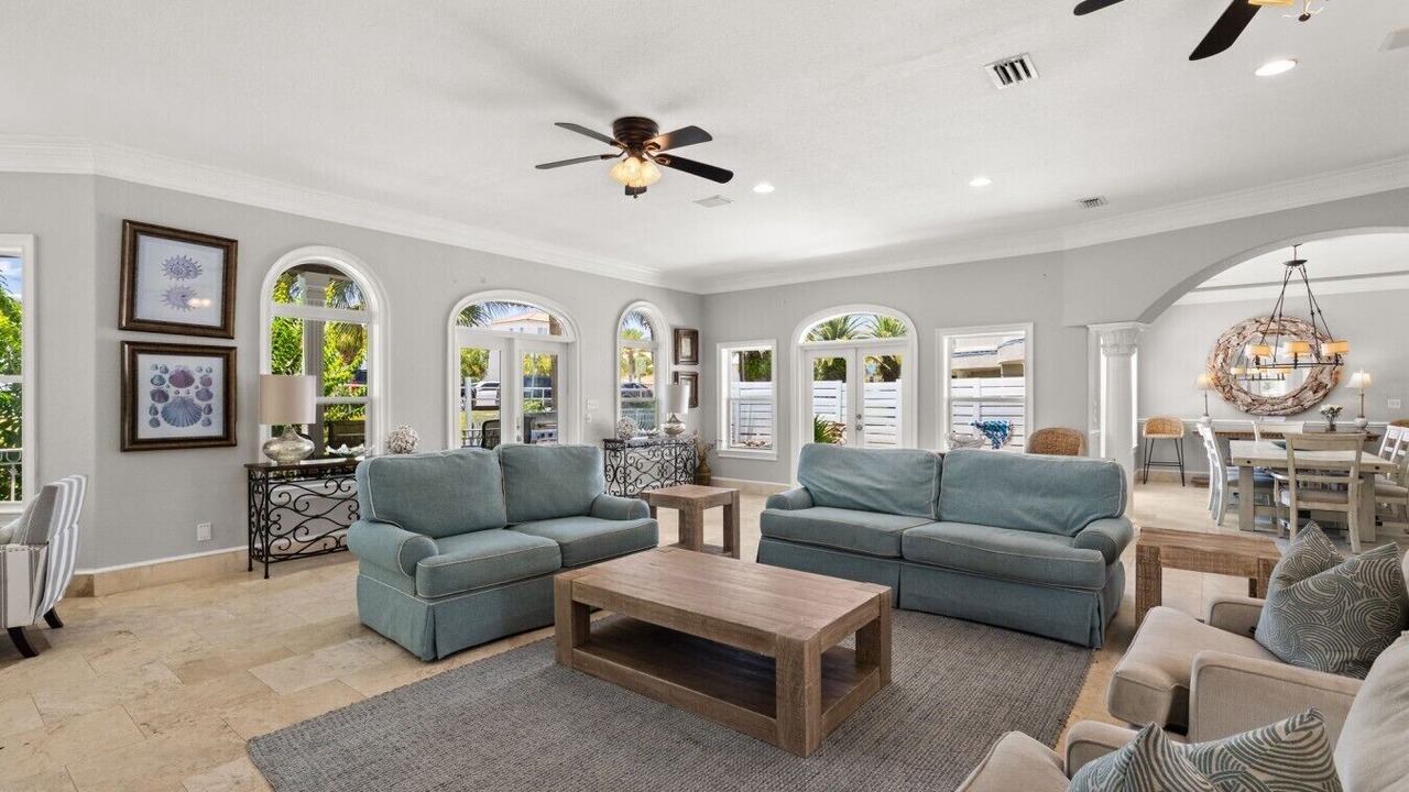 Photo of Livingroom in Crystal Shores