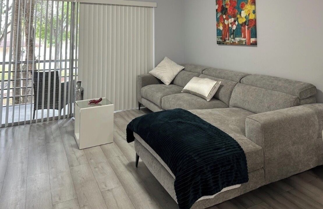 Photo of Livingroom in Inverrary