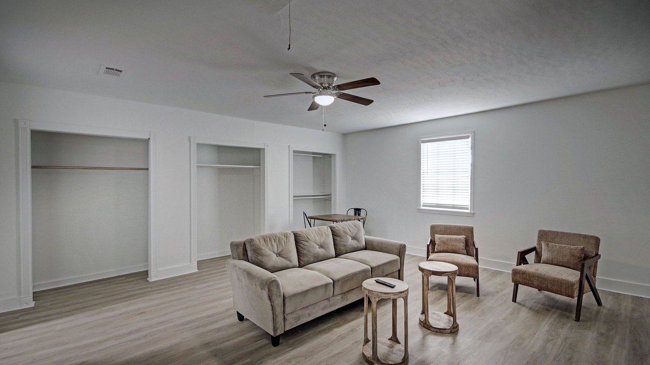 Photo of Livingroom in Tougaloo