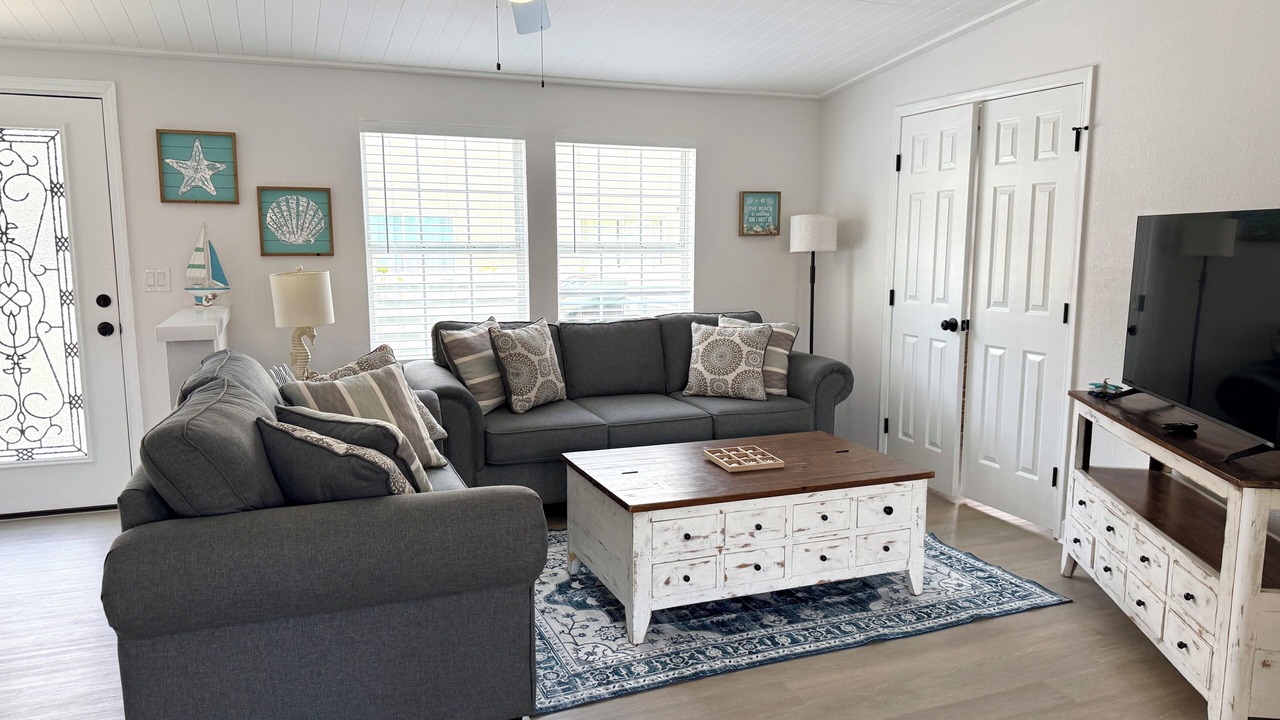 Photo of Livingroom in Bahama Beach