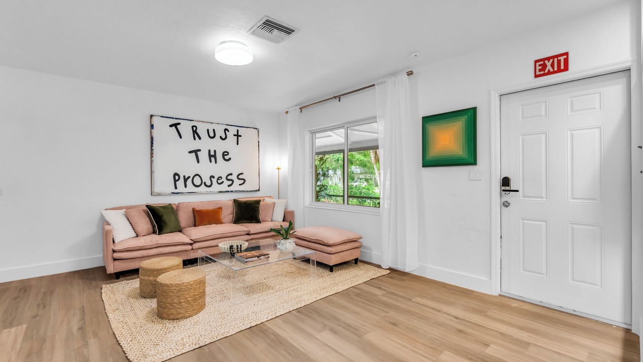 Photo of Livingroom in Biscayne Park