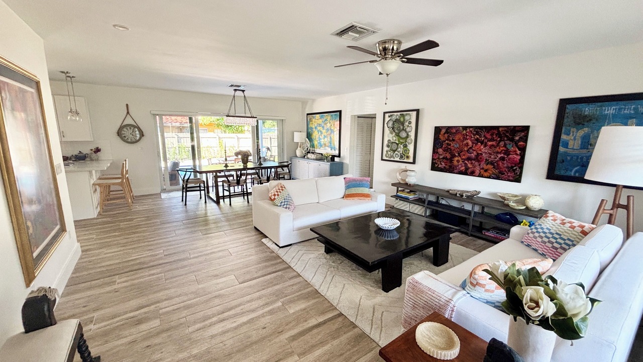 Photo of Livingroom in Santa Barbara Estates