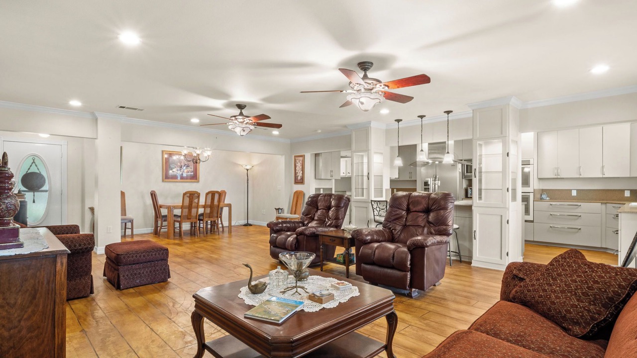 Photo of Livingroom in Hemphill