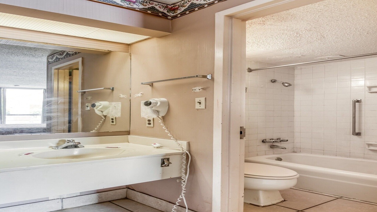 Photo of Bathroom in Tougaloo