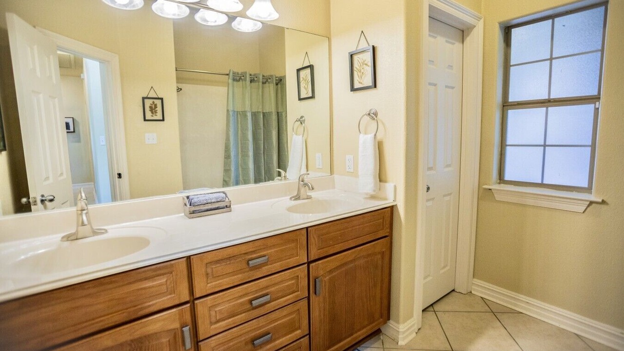 Photo of Bedroom in Orange