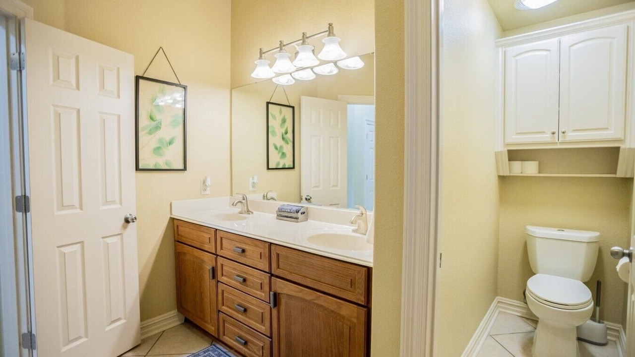 Photo of Bedroom in Orange