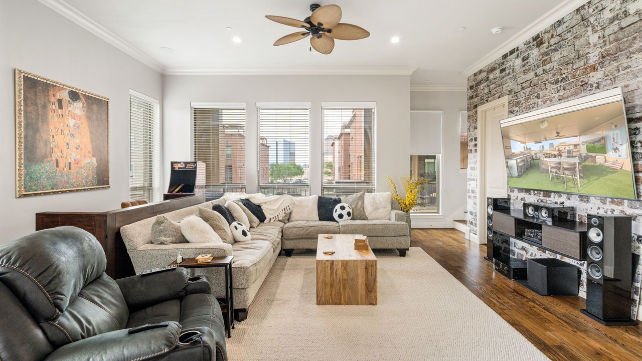Photo of Livingroom in Las Colinas