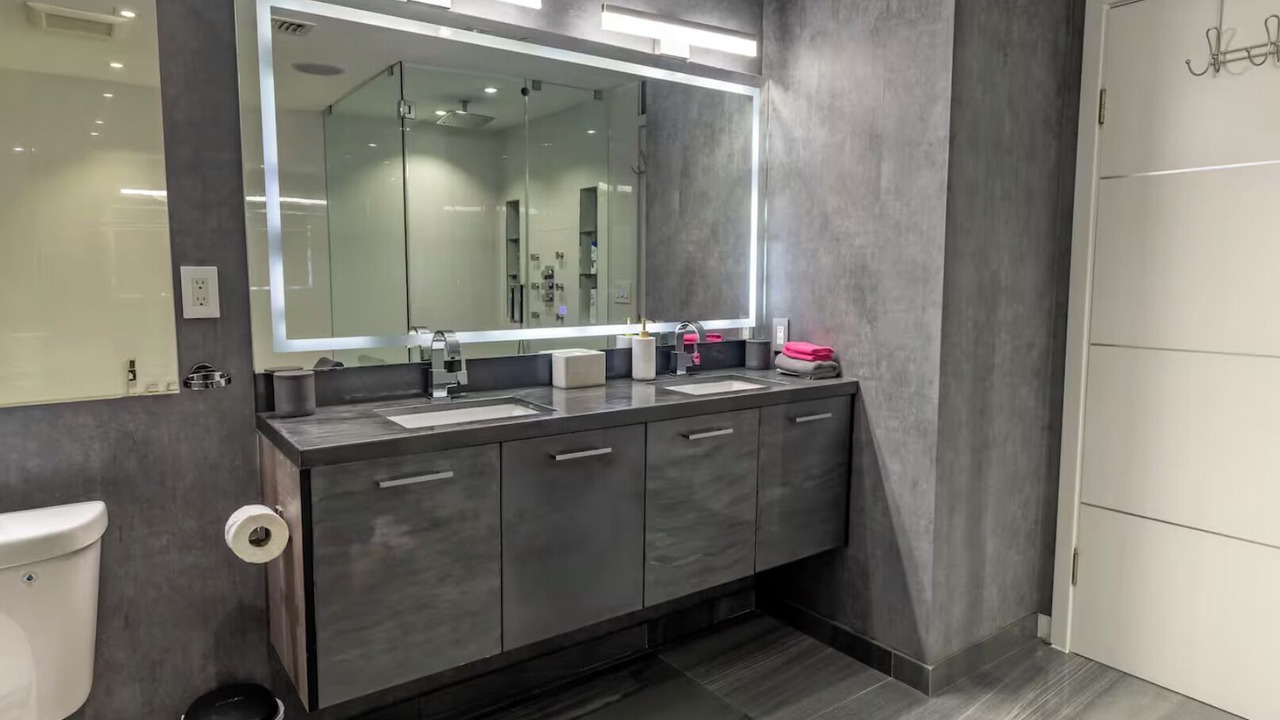 Photo of Bathroom in Bay Harbor Islands