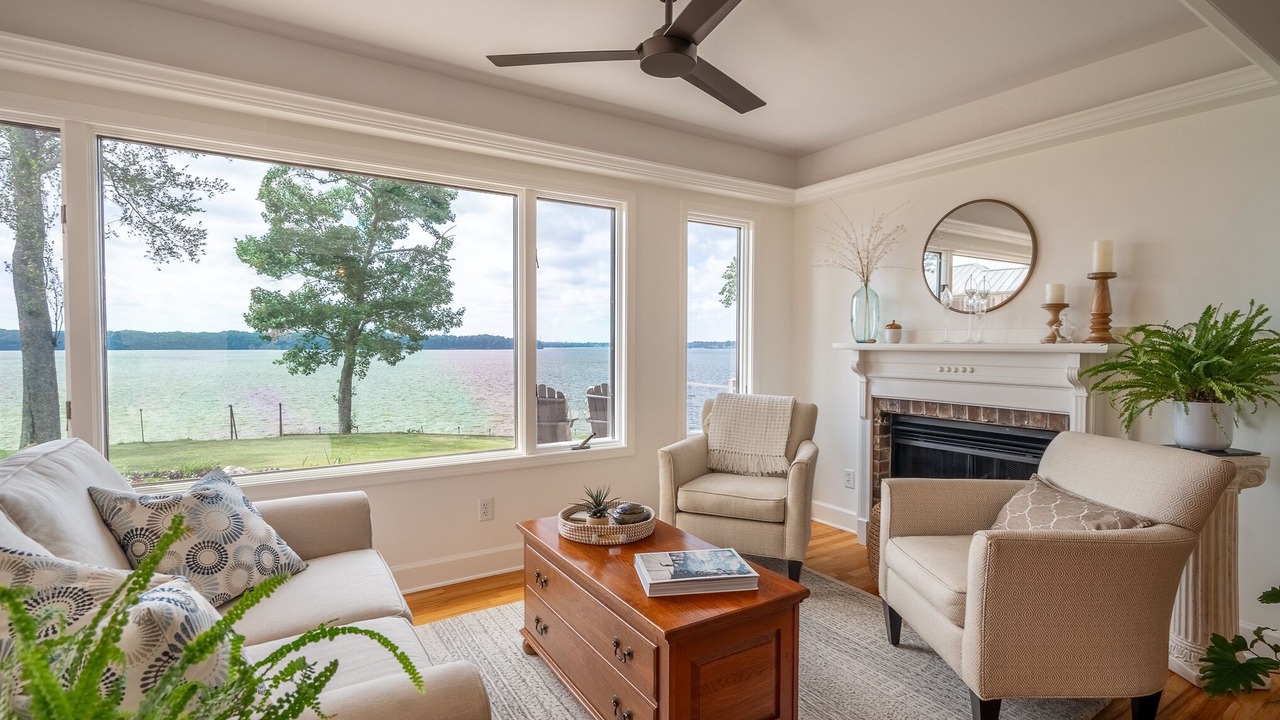 Photo of Livingroom in Lauderdale County