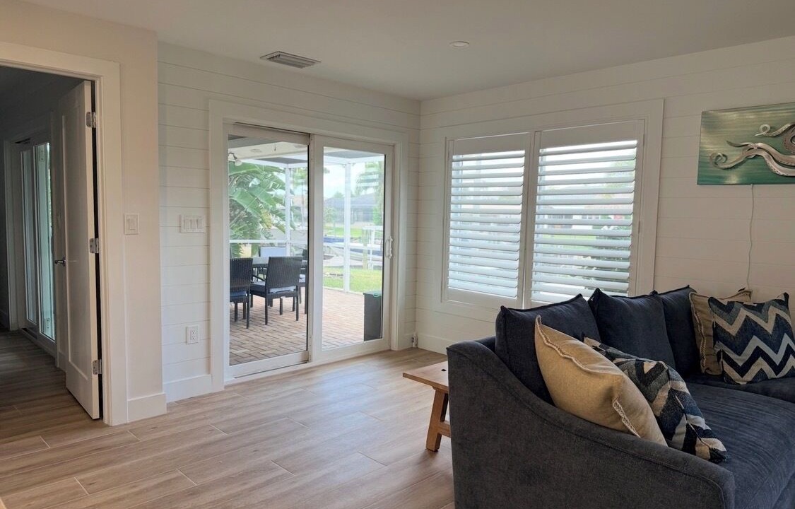 Photo of Livingroom in Town and River