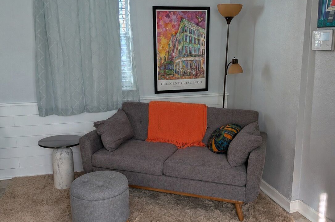 Photo of Livingroom in Black Pearl