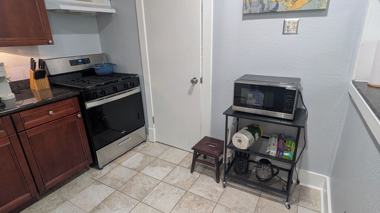 Photo of Kitchen in Black Pearl