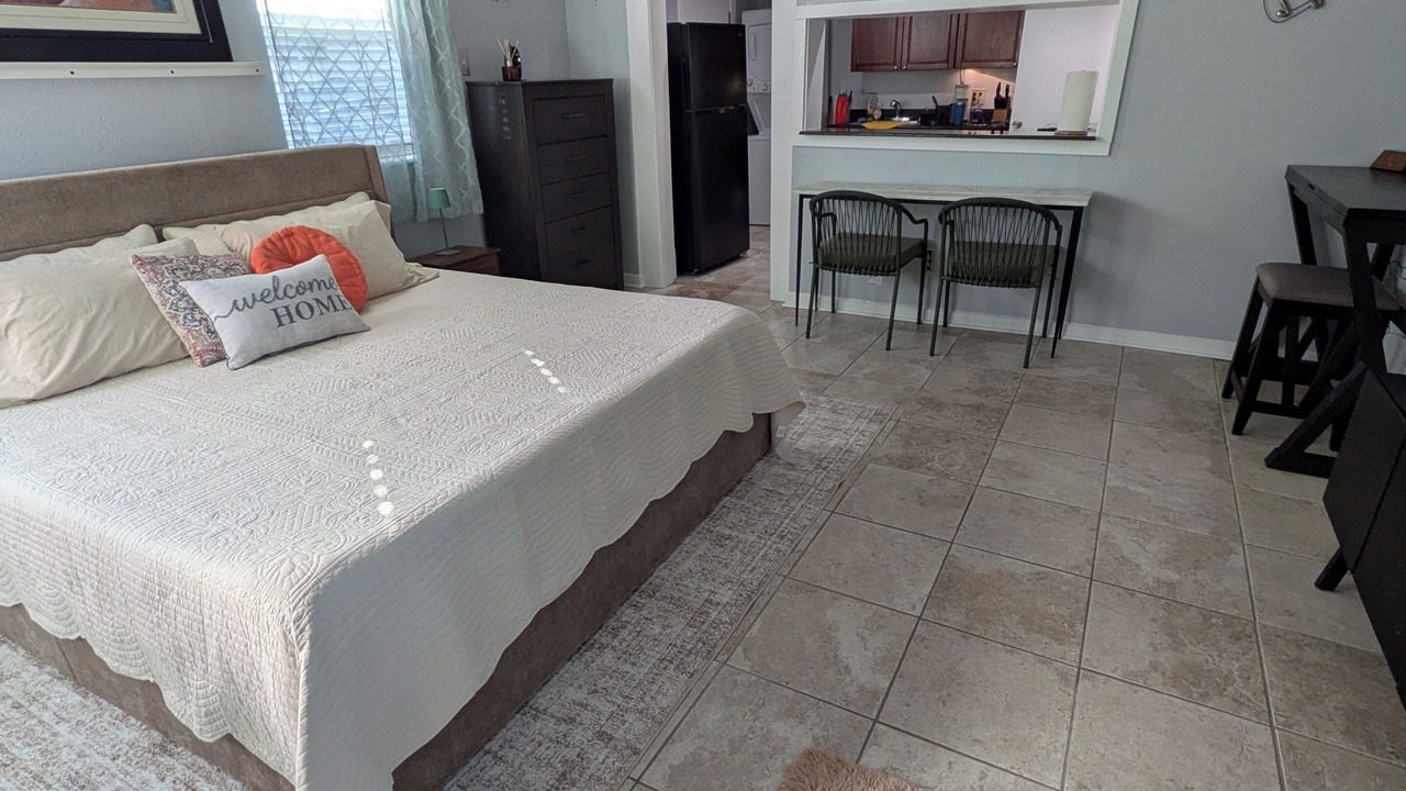 Photo of Bedroom in Black Pearl