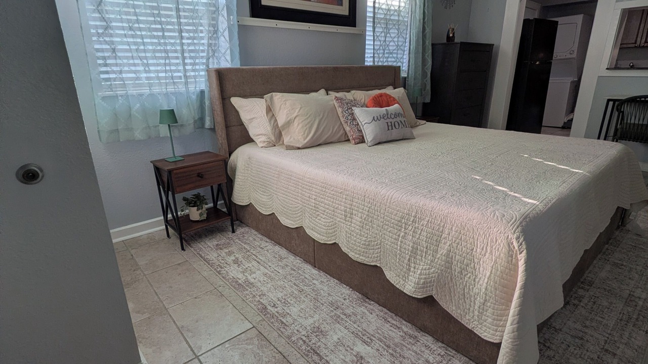 Photo of Bedroom in Black Pearl
