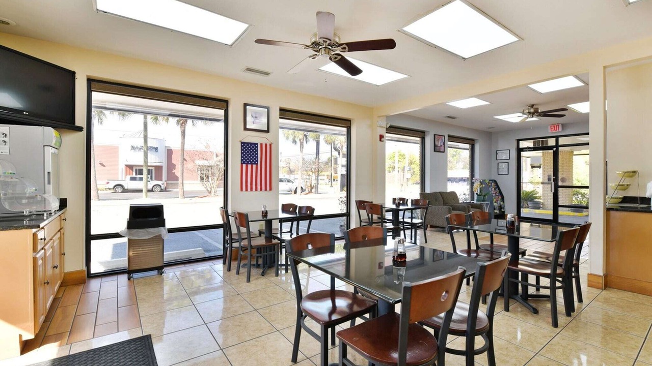 Photo of Livingroom in Lake Park