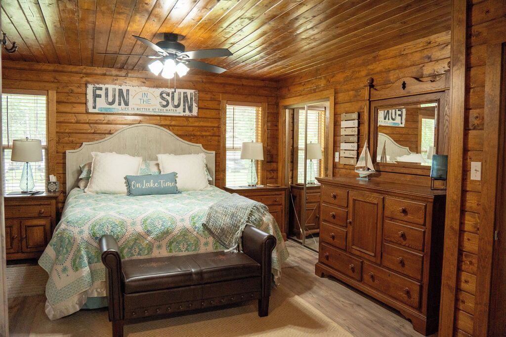 Photo of Bedroom in Karnack