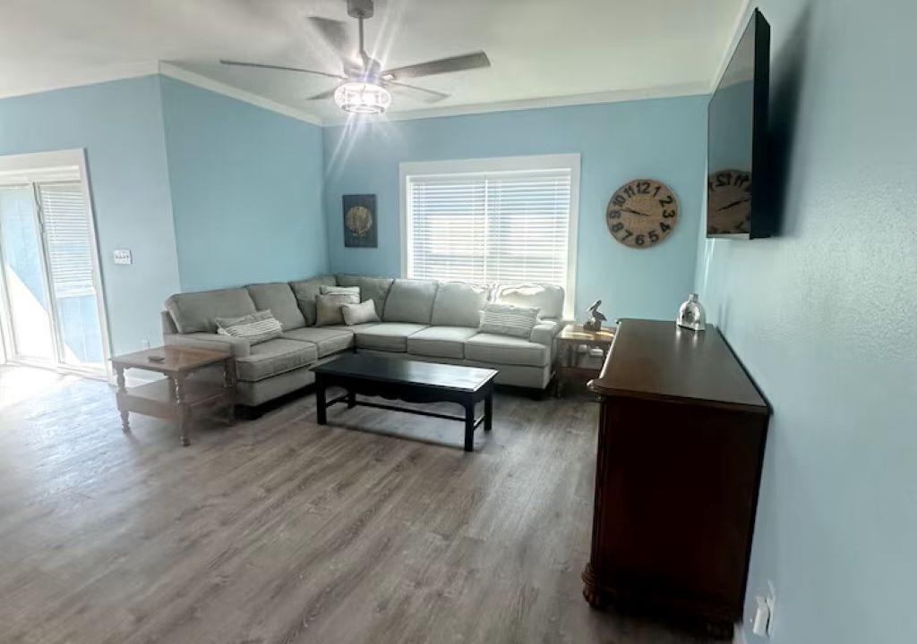 Photo of Livingroom in Foley