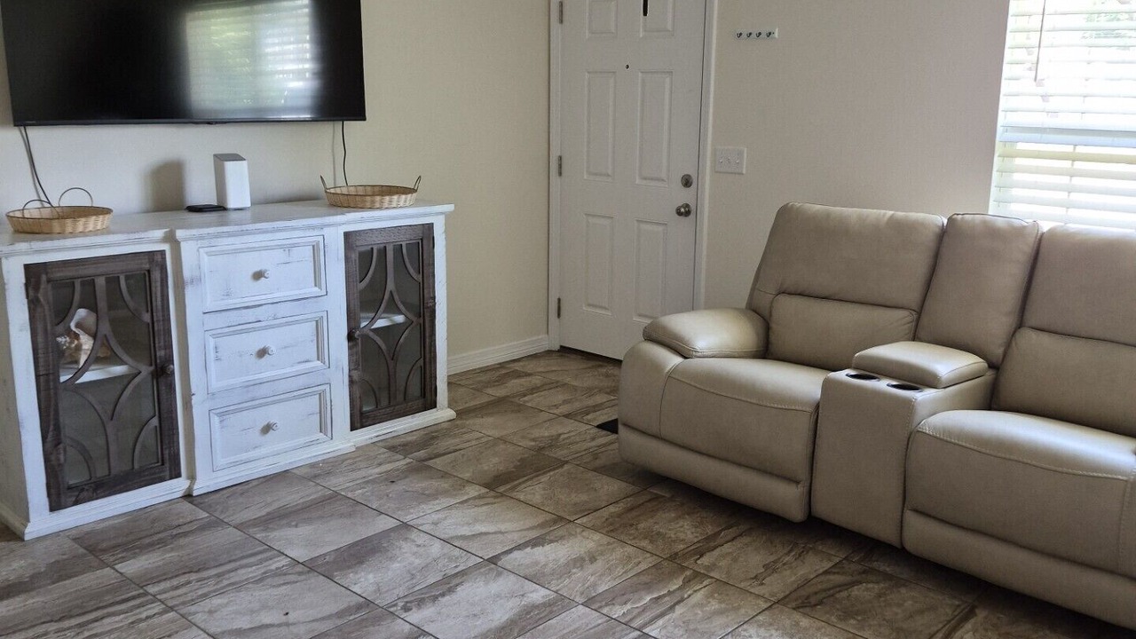 Photo of Livingroom in Ono Island