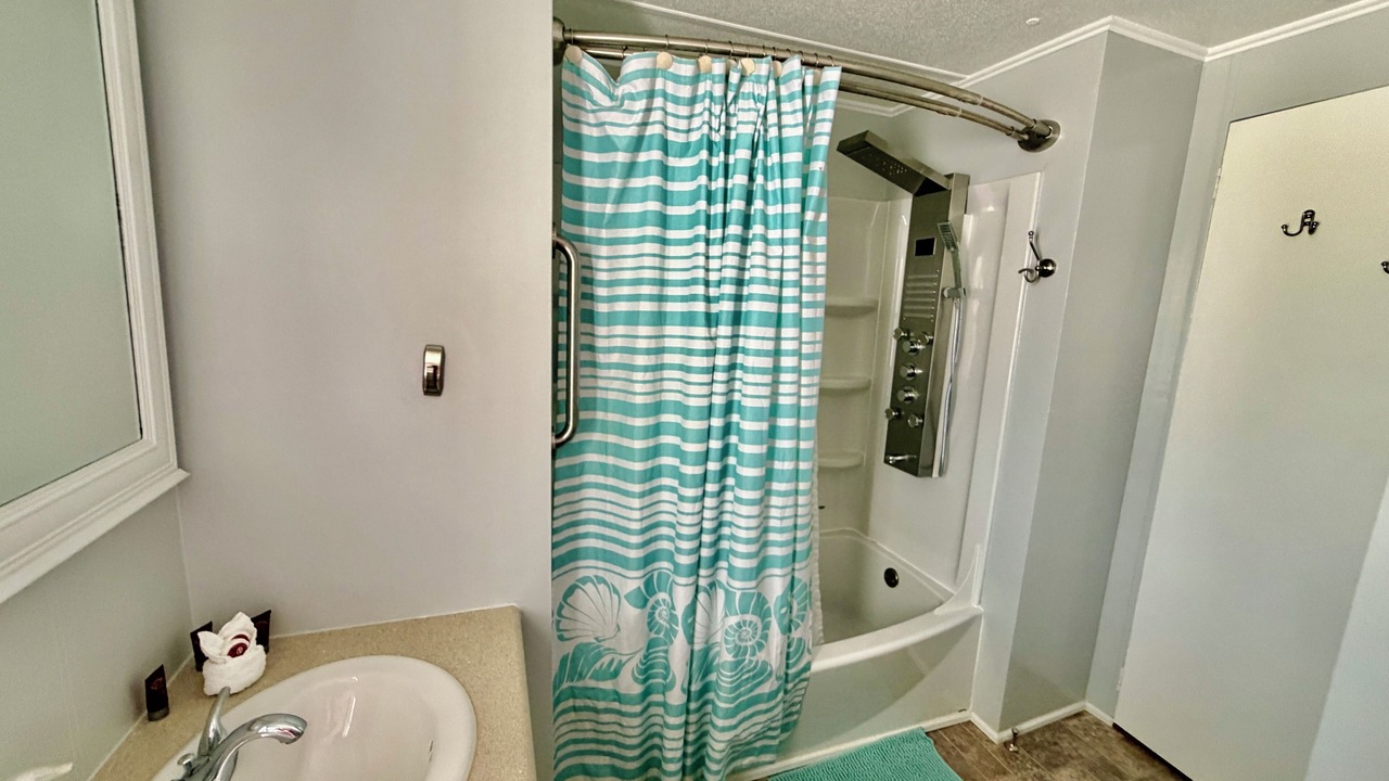 Photo of Bathroom in Weeki Wachee Gardens