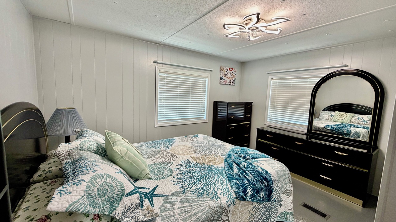 Photo of Bedroom in Weeki Wachee Gardens
