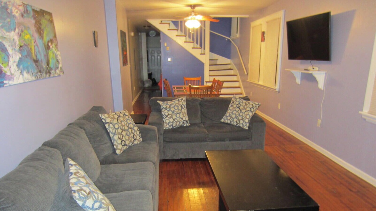 Photo of Livingroom in Seventh Ward