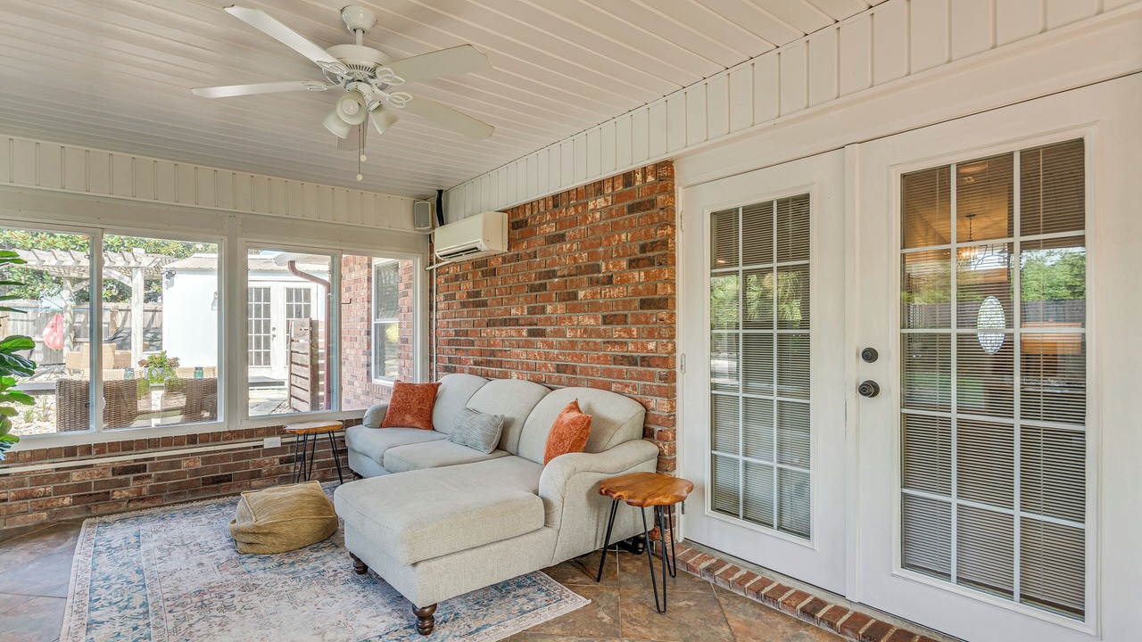 Photo of Livingroom in Ono Island