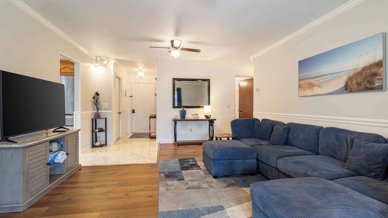 Photo of Livingroom in Lynn Haven